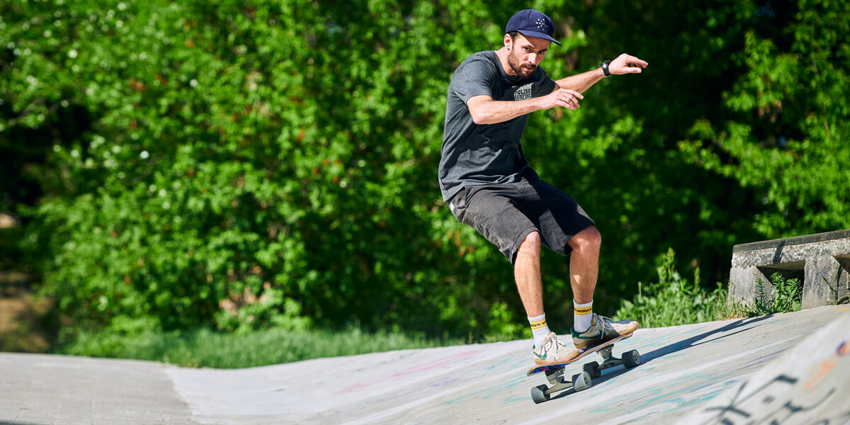 na deskorolce surfskater